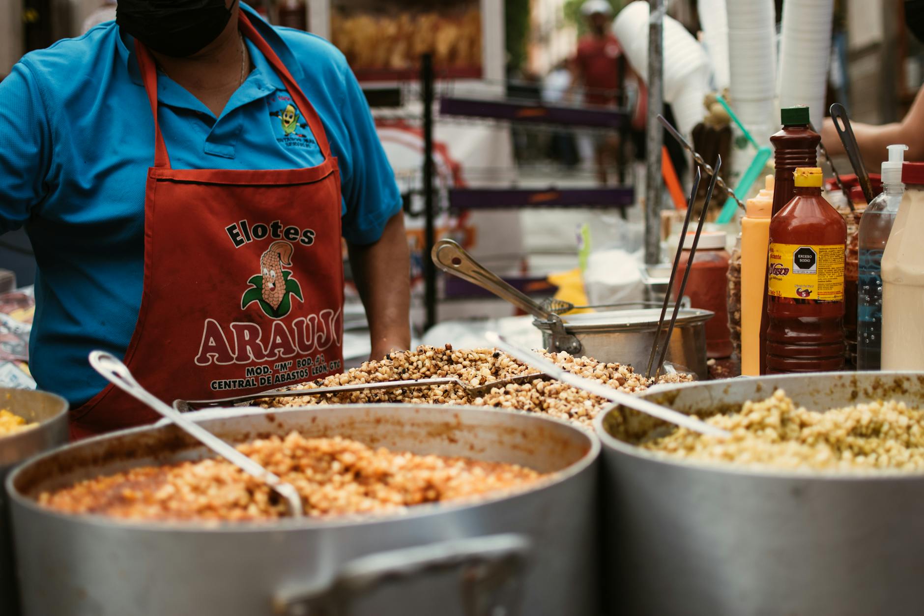 Un carriito de elotes mexicanos callejero