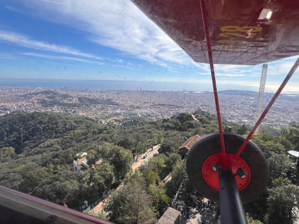 En Barcelona también hay baches, pero están bien tapados