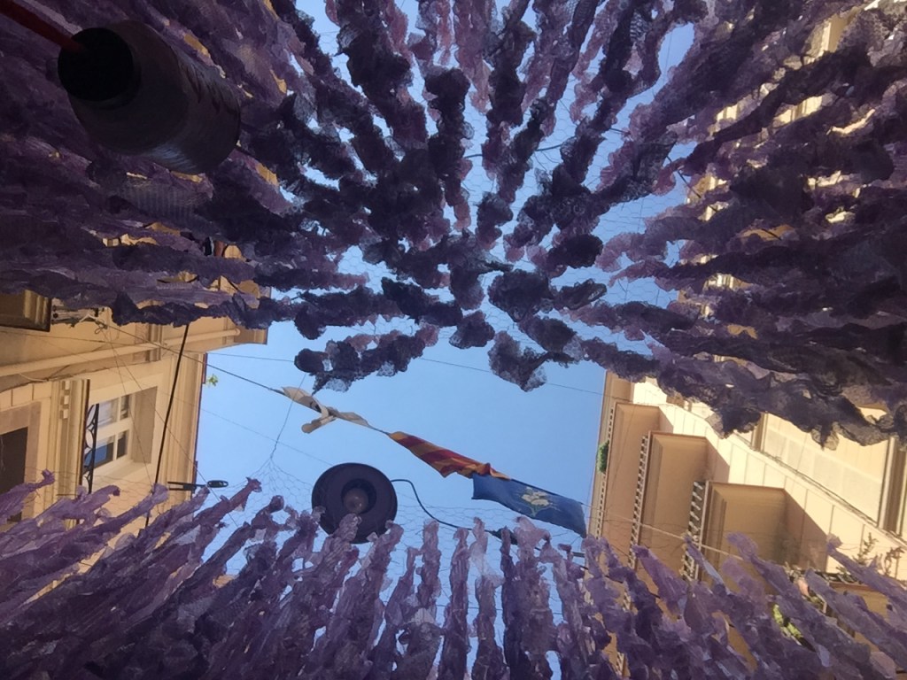 Decoraciones de las calles durante la Festa Major de Gràcia en Barcelona