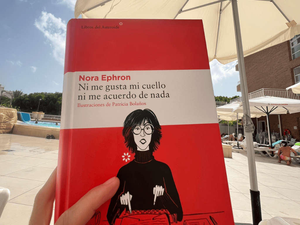 Libro de Nora Ephron durante una lectura de verano